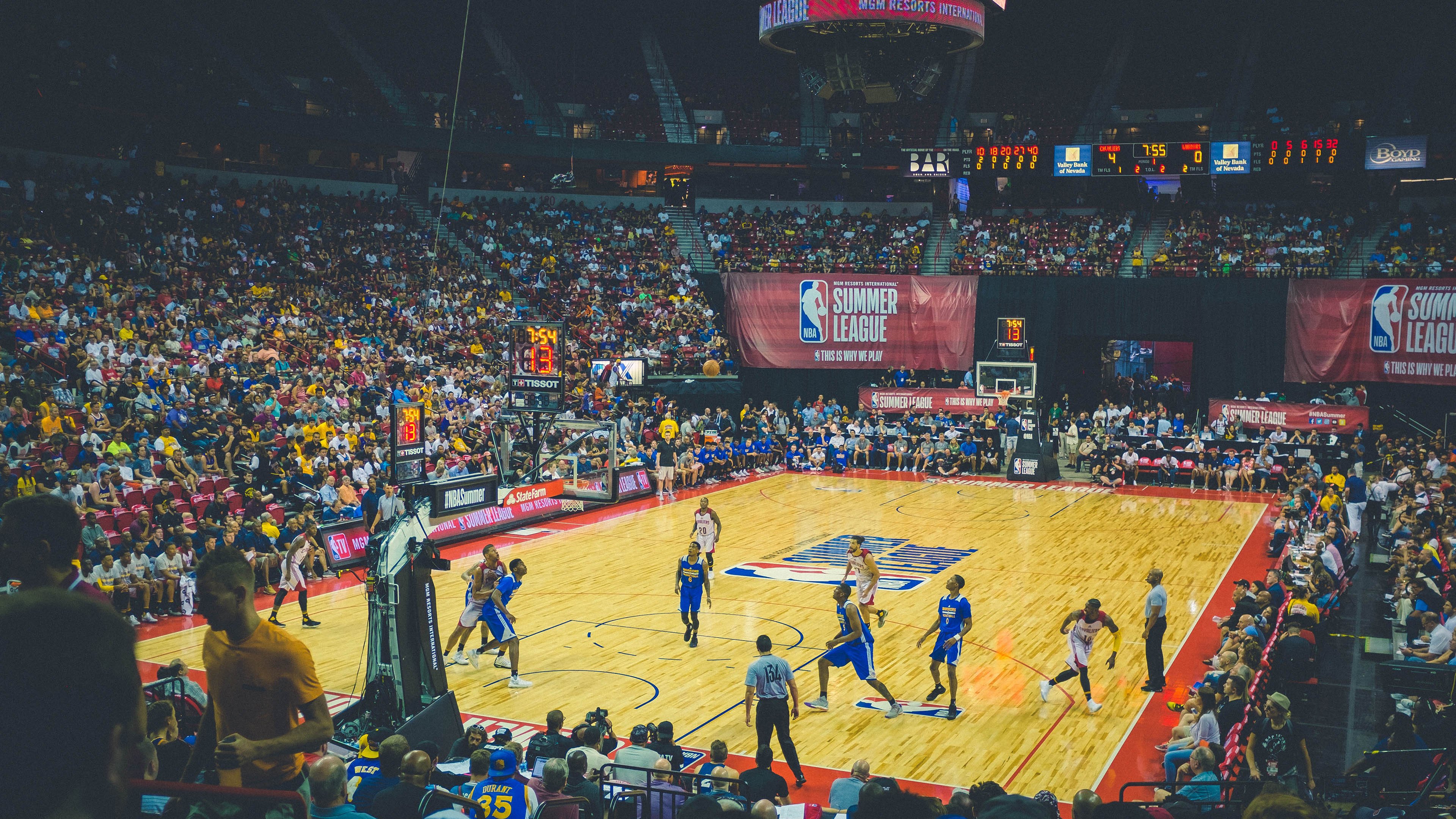 九游官网入口-《英雄联盟》发布新英雄“雷霆”，操作手感佳引争议前所未有的体验震撼，玩家纷纷热议